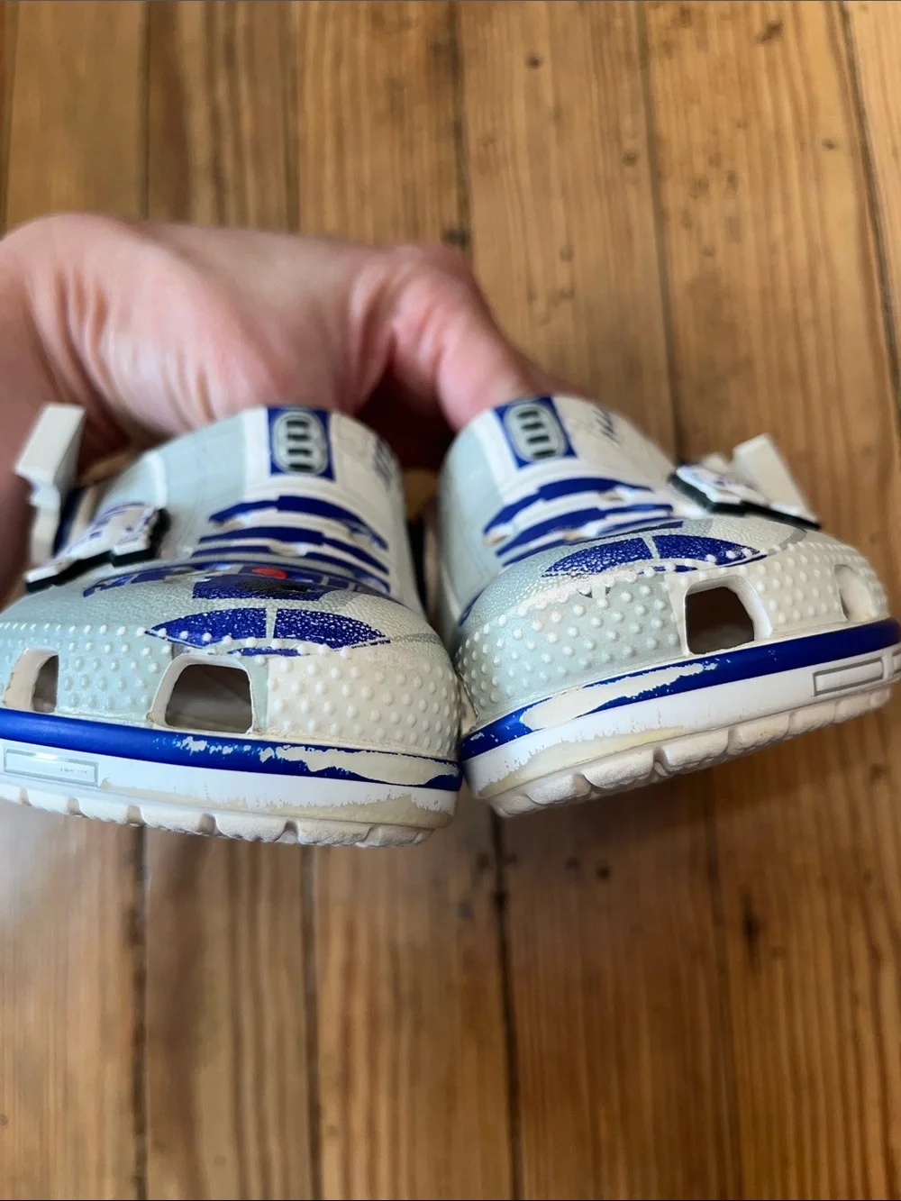 CROCS Little Kids Star Wars R2-D2 Clogs in White and Blue